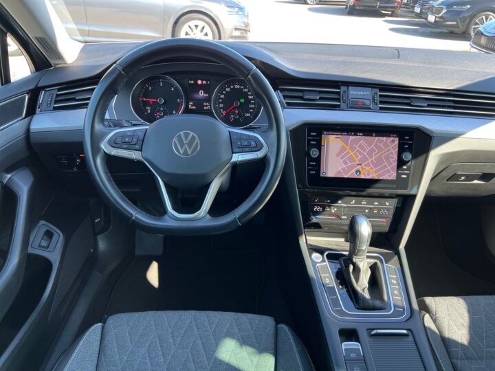 Abbildung Fahrzeugdetailansicht Volkswagen Passat Variant - Nr. 10