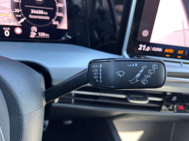 Abbildung Fahrzeugdetailansicht Volkswagen Golf Variant - Nr. 42