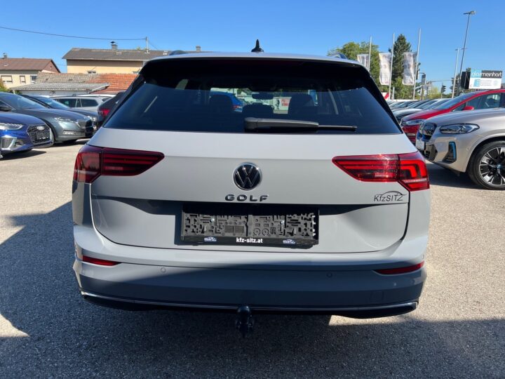 Abbildung Fahrzeugdetailansicht Volkswagen Golf Variant - Nr. 3
