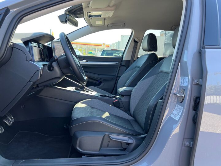 Abbildung Fahrzeugdetailansicht Volkswagen Golf Variant - Nr. 12