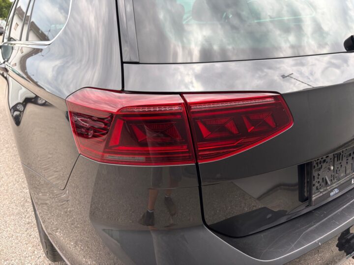 Abbildung Fahrzeugdetailansicht Volkswagen Passat - Nr. 38