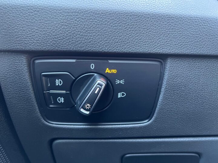 Abbildung Fahrzeugdetailansicht Volkswagen Passat Variant - Nr. 44