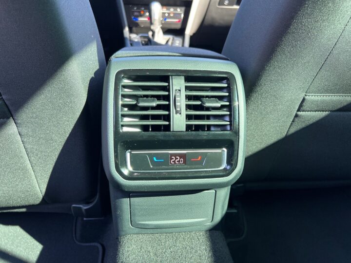 Abbildung Fahrzeugdetailansicht Volkswagen Passat Variant - Nr. 33