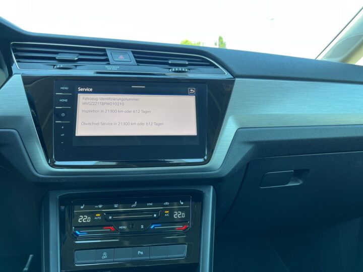 Abbildung Fahrzeugdetailansicht Volkswagen Touran - Nr. 27