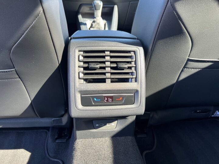 Abbildung Fahrzeugdetailansicht Volkswagen Golf Variant - Nr. 32