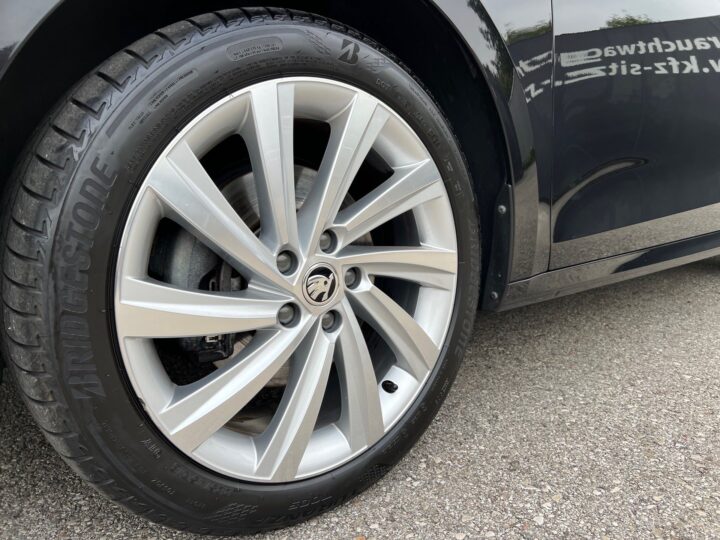 Abbildung Fahrzeugdetailansicht Skoda Octavia - Nr. 37