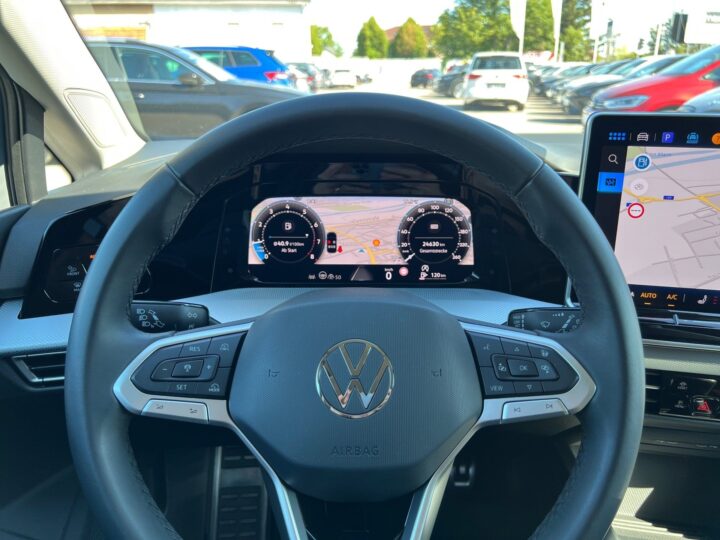 Abbildung Fahrzeugdetailansicht Volkswagen Golf Variant - Nr. 15