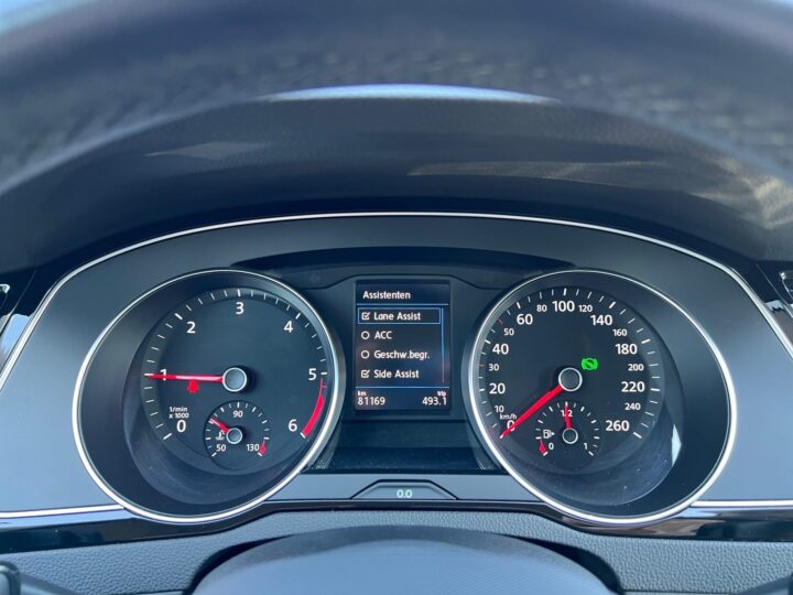 Abbildung Fahrzeugdetailansicht Volkswagen Passat Variant - Nr. 17