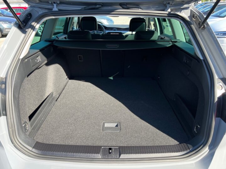 Abbildung Fahrzeugdetailansicht Volkswagen Passat Variant - Nr. 14