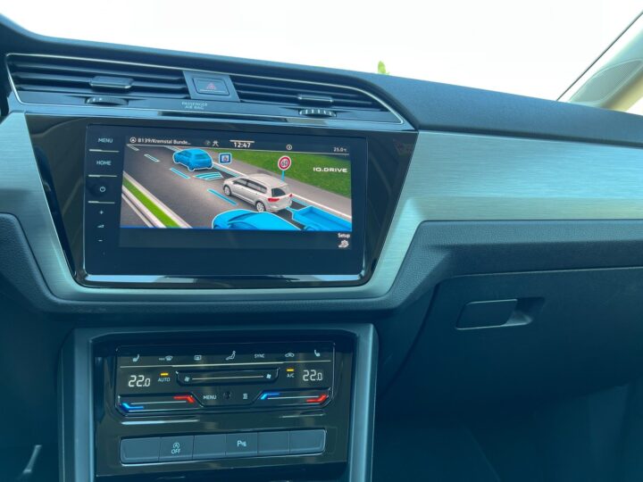 Abbildung Fahrzeugdetailansicht Volkswagen Touran - Nr. 23