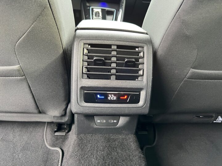 Abbildung Fahrzeugdetailansicht Volkswagen Golf Variant - Nr. 33