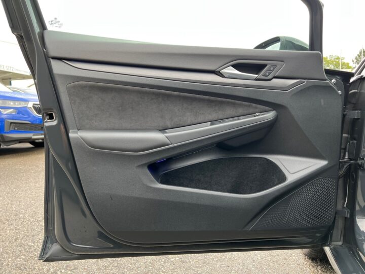 Abbildung Fahrzeugdetailansicht Volkswagen Golf Variant - Nr. 30