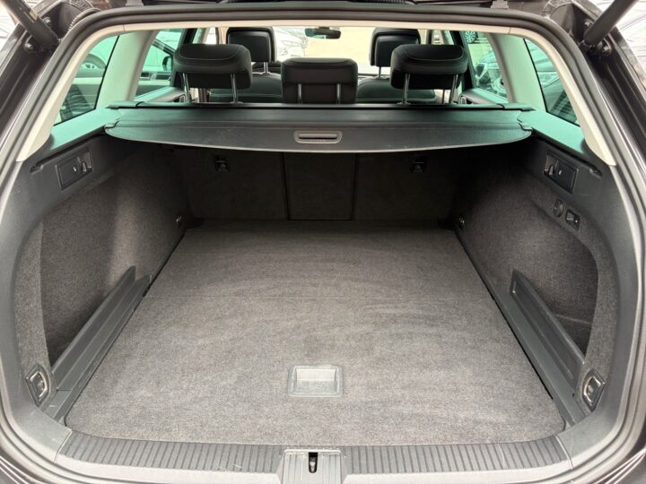 Abbildung Fahrzeugdetailansicht Volkswagen Passat - Nr. 14