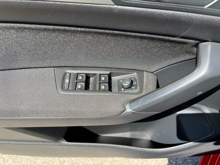 Abbildung Fahrzeugdetailansicht Volkswagen Touran - Nr. 31