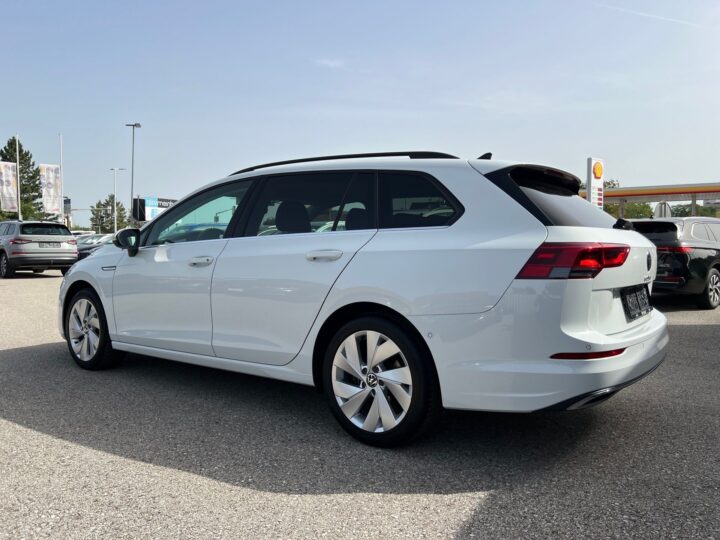 Abbildung Fahrzeugdetailansicht Volkswagen Golf Variant - Nr. 4