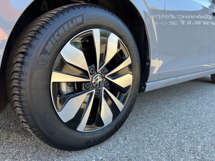 Abbildung Fahrzeugdetailansicht Volkswagen Golf Variant - Nr. 36