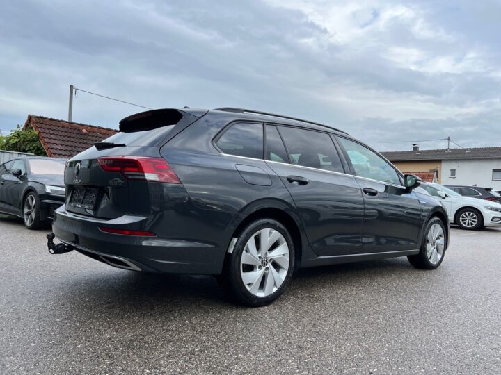 Abbildung Fahrzeugdetailansicht Volkswagen Golf Variant - Nr. 2