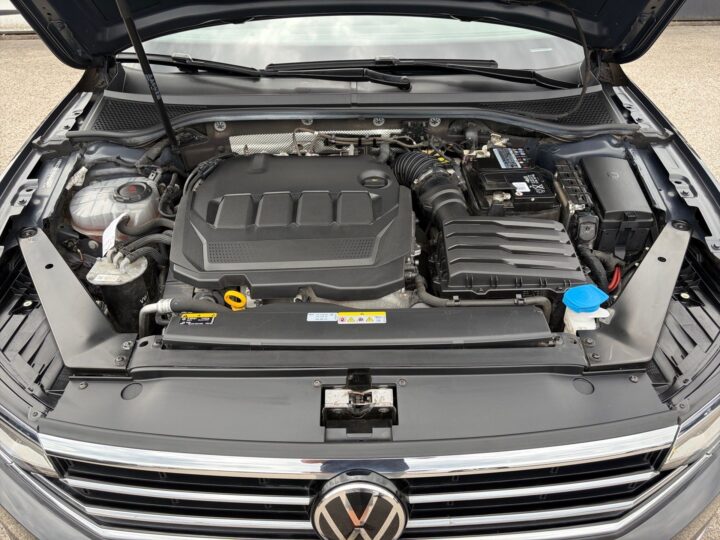 Abbildung Fahrzeugdetailansicht Volkswagen Passat - Nr. 35