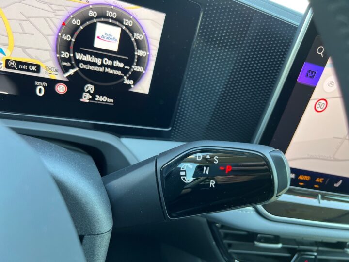 Abbildung Fahrzeugdetailansicht Volkswagen Passat Variant - Nr. 42