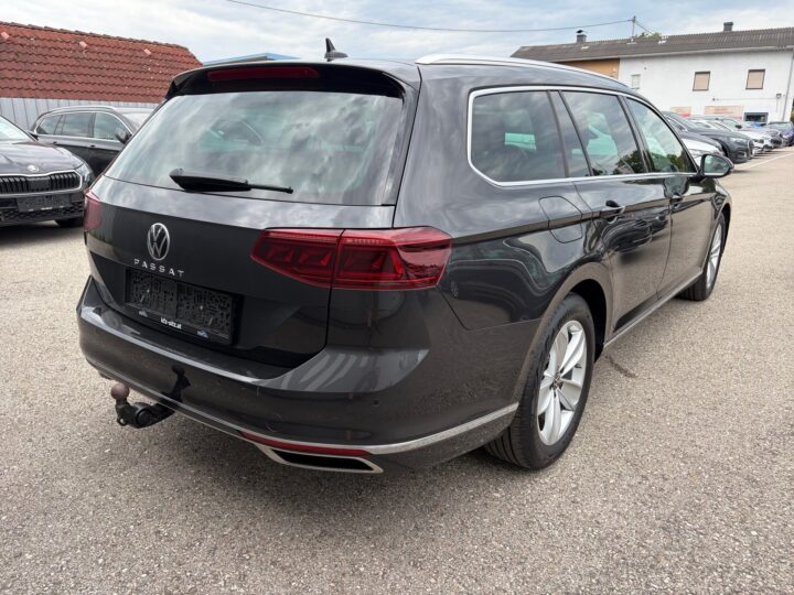 Abbildung Fahrzeugdetailansicht Volkswagen Passat - Nr. 2
