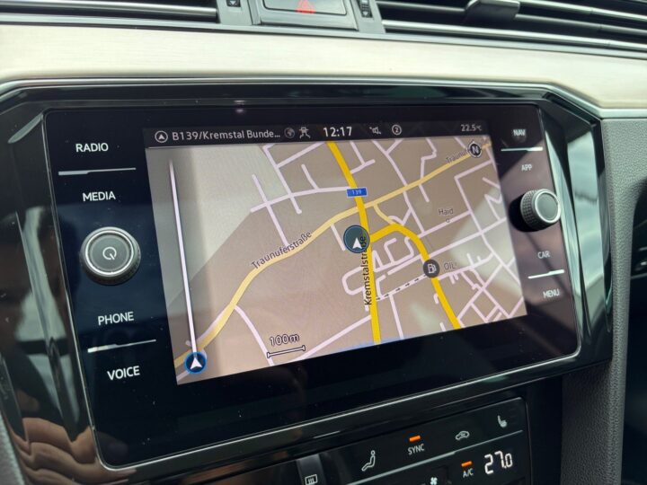 Abbildung Fahrzeugdetailansicht Volkswagen Passat - Nr. 18
