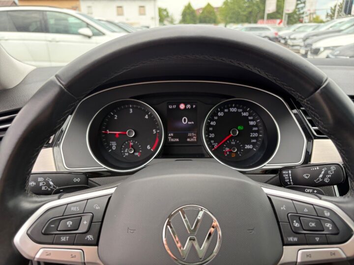 Abbildung Fahrzeugdetailansicht Volkswagen Passat - Nr. 15