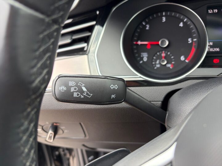 Abbildung Fahrzeugdetailansicht Volkswagen Passat - Nr. 27