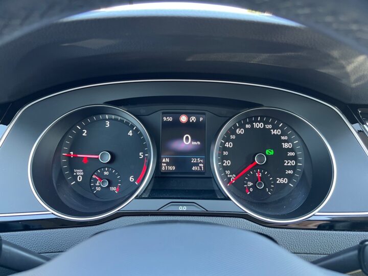 Abbildung Fahrzeugdetailansicht Volkswagen Passat Variant - Nr. 16