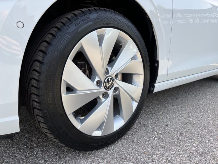 Abbildung Fahrzeugdetailansicht Volkswagen Golf Variant - Nr. 36