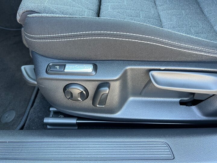 Abbildung Fahrzeugdetailansicht Volkswagen Passat Variant - Nr. 32