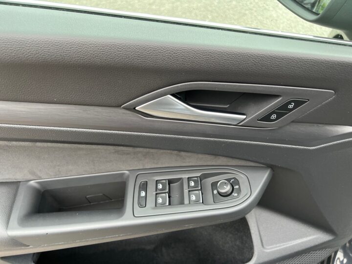 Abbildung Fahrzeugdetailansicht Volkswagen Golf Variant - Nr. 31