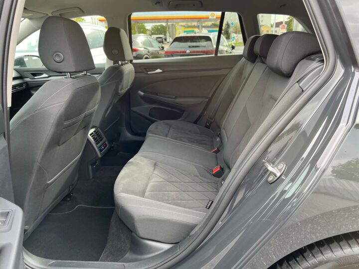 Abbildung Fahrzeugdetailansicht Volkswagen Golf Variant - Nr. 13