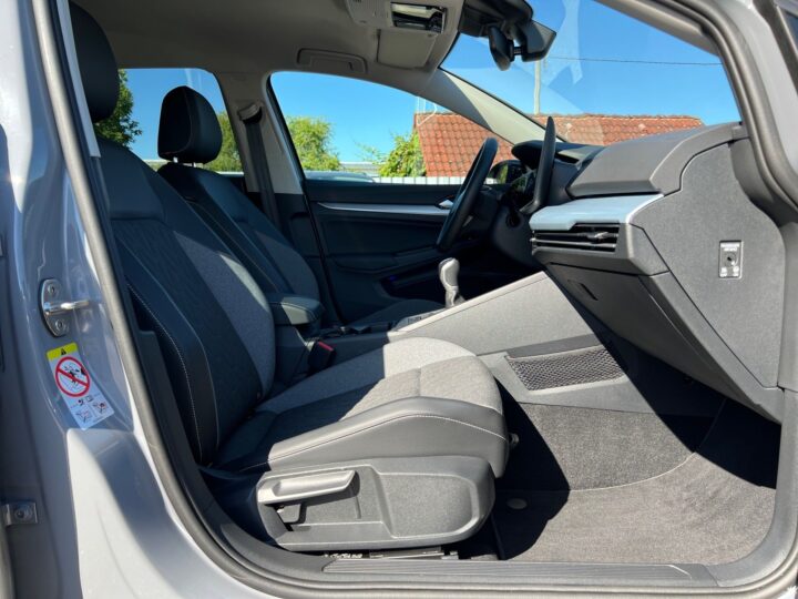 Abbildung Fahrzeugdetailansicht Volkswagen Golf Variant - Nr. 33
