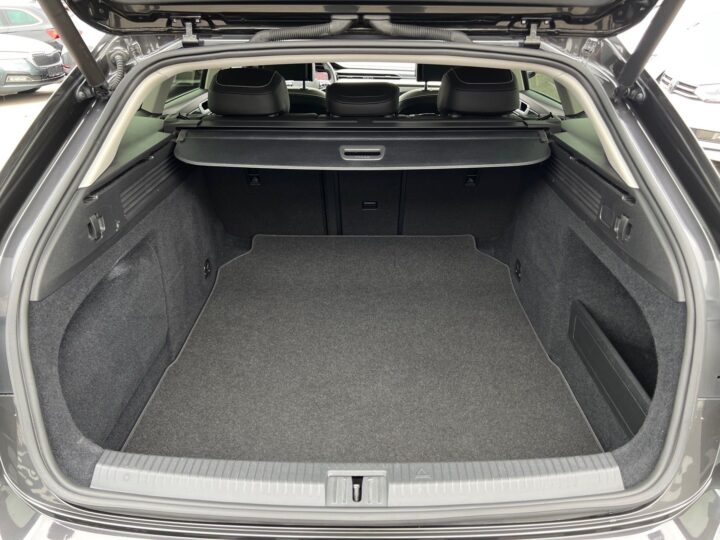 Abbildung Fahrzeugdetailansicht Volkswagen Arteon - Nr. 14