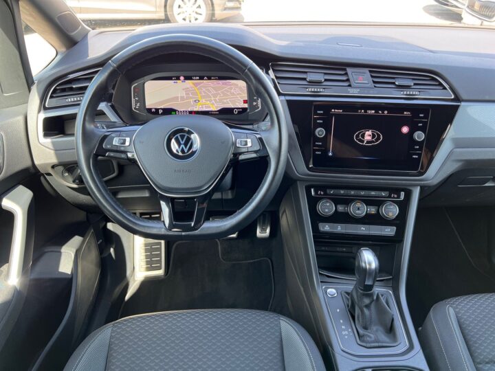 Abbildung Fahrzeugdetailansicht Volkswagen Touran - Nr. 10
