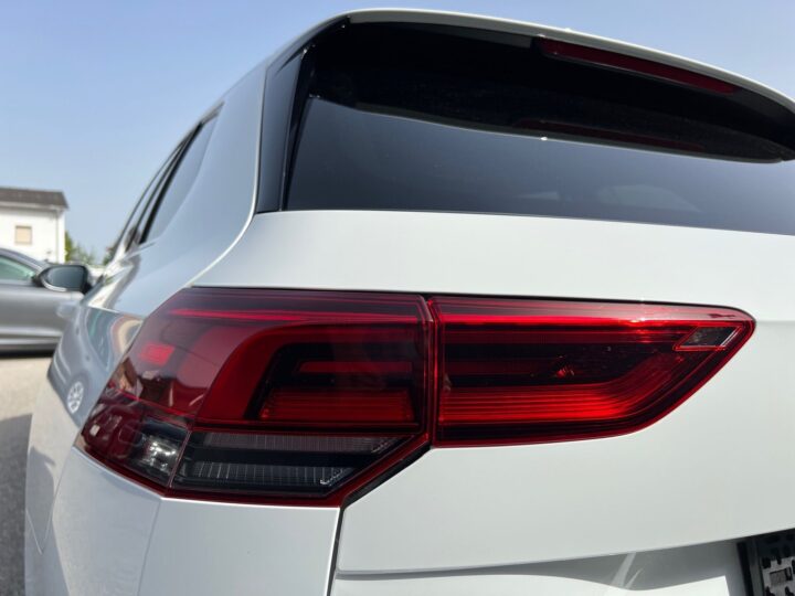 Abbildung Fahrzeugdetailansicht Volkswagen Golf Variant - Nr. 37