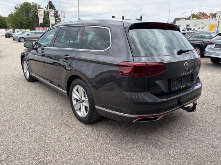 Abbildung Fahrzeugdetailansicht Volkswagen Passat - Nr. 4