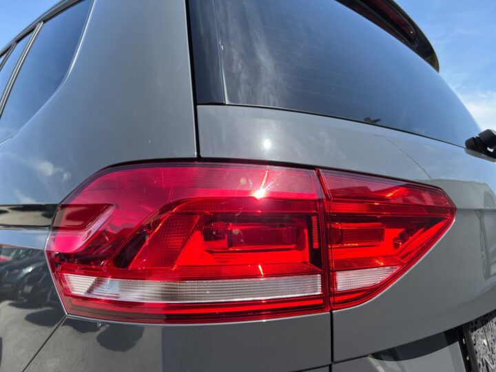 Abbildung Fahrzeugdetailansicht Volkswagen Touran - Nr. 38