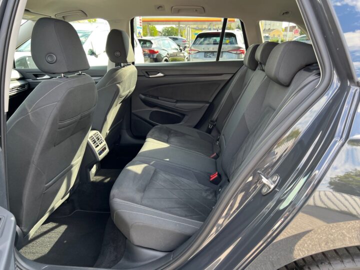 Abbildung Fahrzeugdetailansicht Volkswagen Golf Variant - Nr. 13