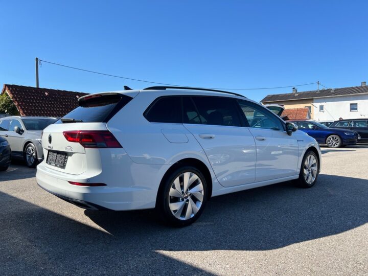 Abbildung Fahrzeugdetailansicht Volkswagen Golf Variant - Nr. 2