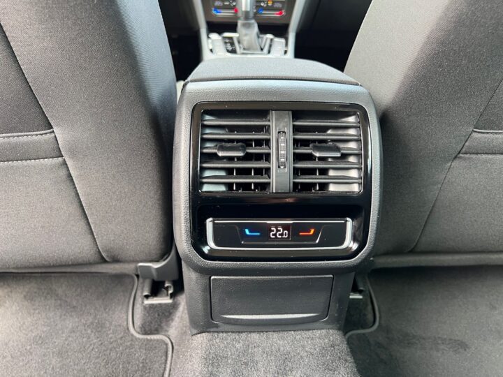 Abbildung Fahrzeugdetailansicht Volkswagen Passat Variant - Nr. 34