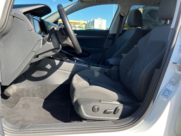 Abbildung Fahrzeugdetailansicht Volkswagen Golf Variant - Nr. 12
