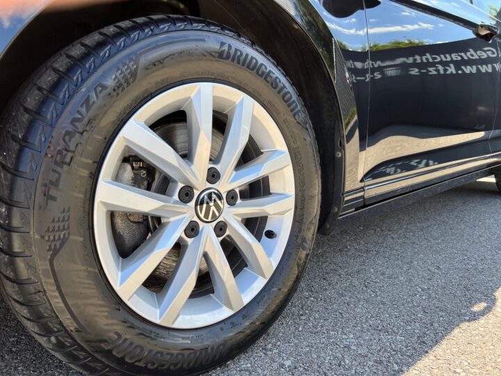 Abbildung Fahrzeugdetailansicht Volkswagen Passat Variant - Nr. 37