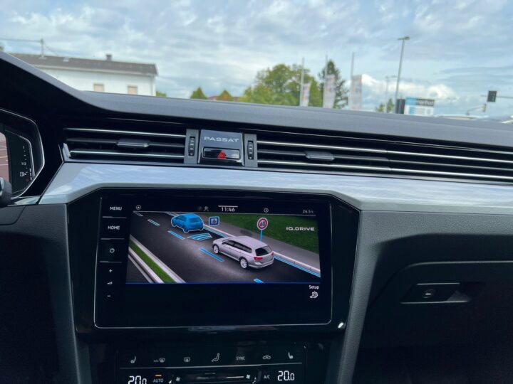 Abbildung Fahrzeugdetailansicht Volkswagen Passat Variant - Nr. 23