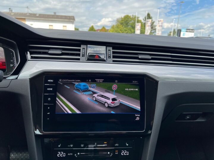 Abbildung Fahrzeugdetailansicht Volkswagen Passat Variant - Nr. 23