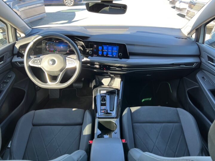 Abbildung Fahrzeugdetailansicht Volkswagen Golf Variant - Nr. 9