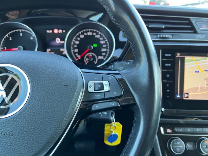 Abbildung Fahrzeugdetailansicht Volkswagen Touran - Nr. 41