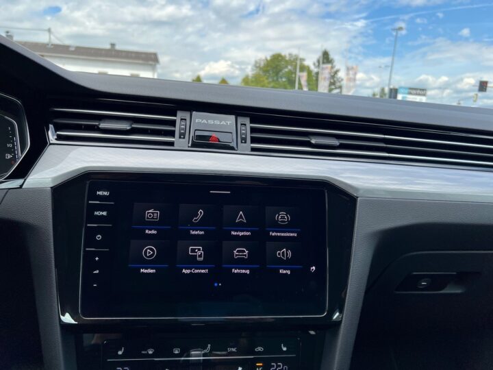 Abbildung Fahrzeugdetailansicht Volkswagen Passat Variant - Nr. 18