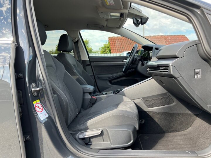Abbildung Fahrzeugdetailansicht Volkswagen Golf Variant - Nr. 34
