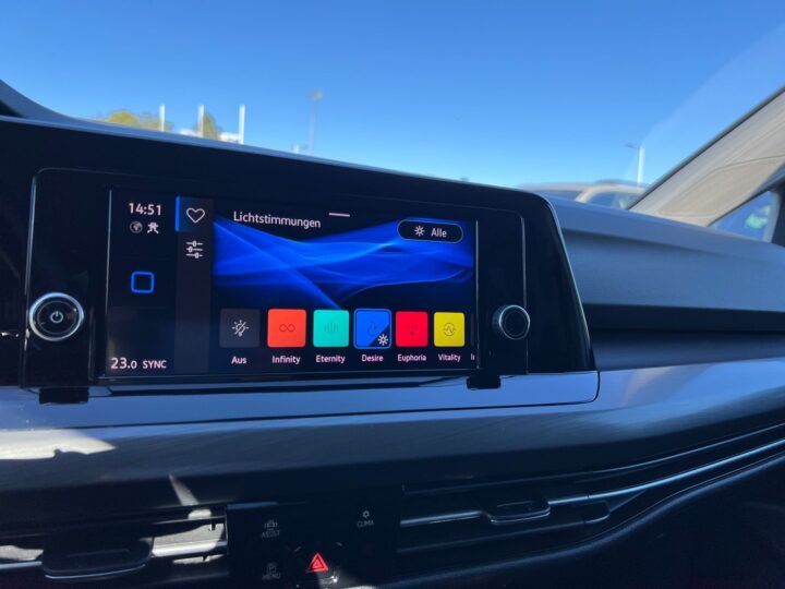 Abbildung Fahrzeugdetailansicht Volkswagen Golf Variant - Nr. 22